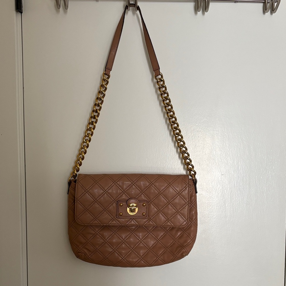 Elegant Marc Jacobs Quilted Leather Tan Shoulder Bag